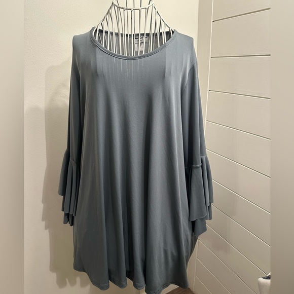 🩶Gray layering top🩶 - Picture 2 of 3